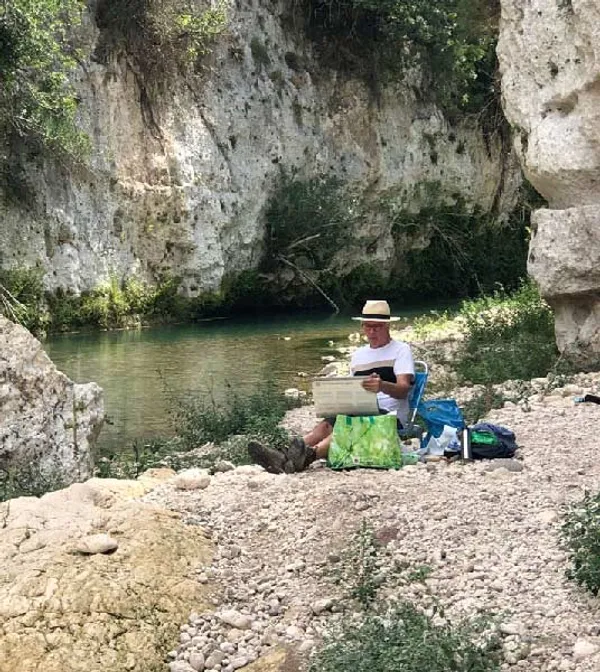 Nicholas Stedman painting the Anapo river in Sicily