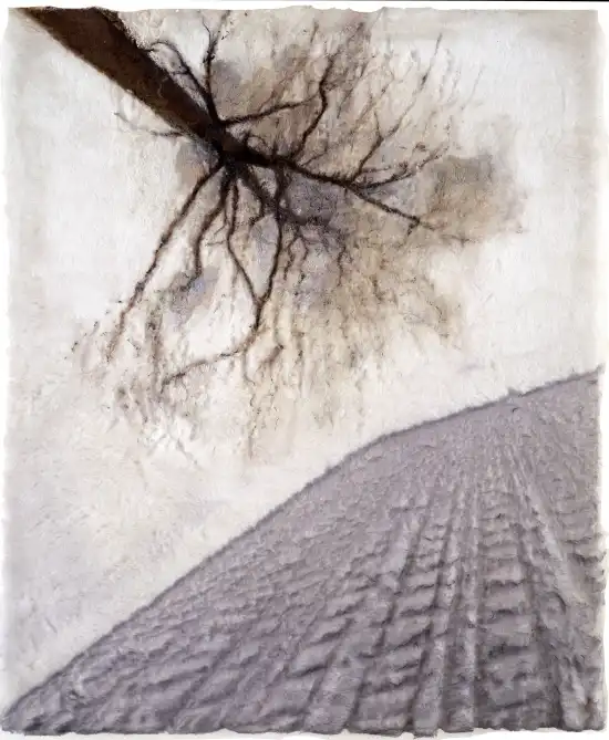 Urban figure composition inspired by La Défense under a grey sky